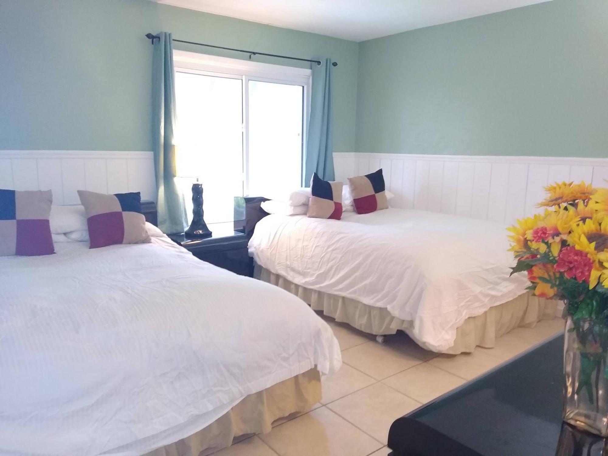 Affordable Two Bedroom Tropical Condo - Private Beach, Pools, Hot Tub St. Petersburg Luaran gambar