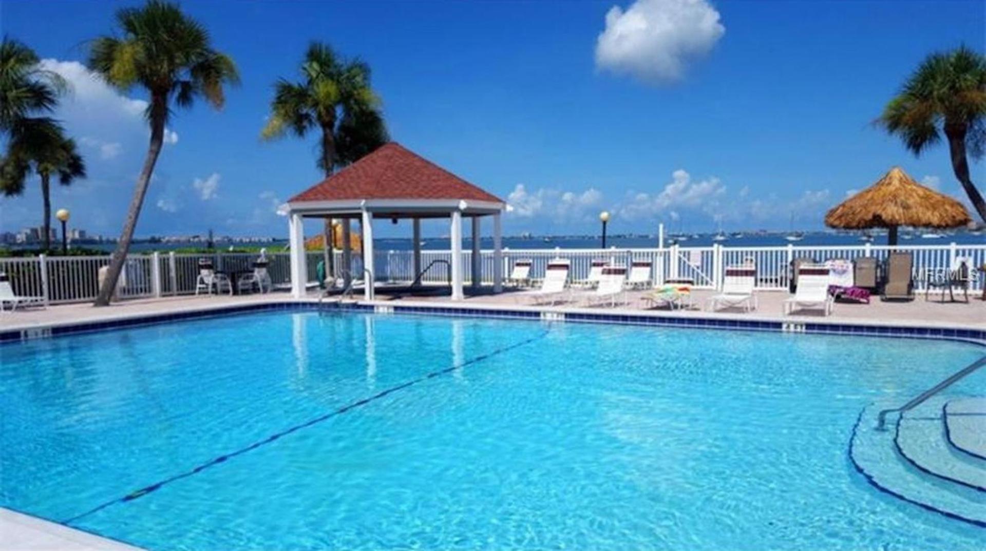 Affordable Two Bedroom Tropical Condo - Private Beach, Pools, Hot Tub St. Petersburg Luaran gambar