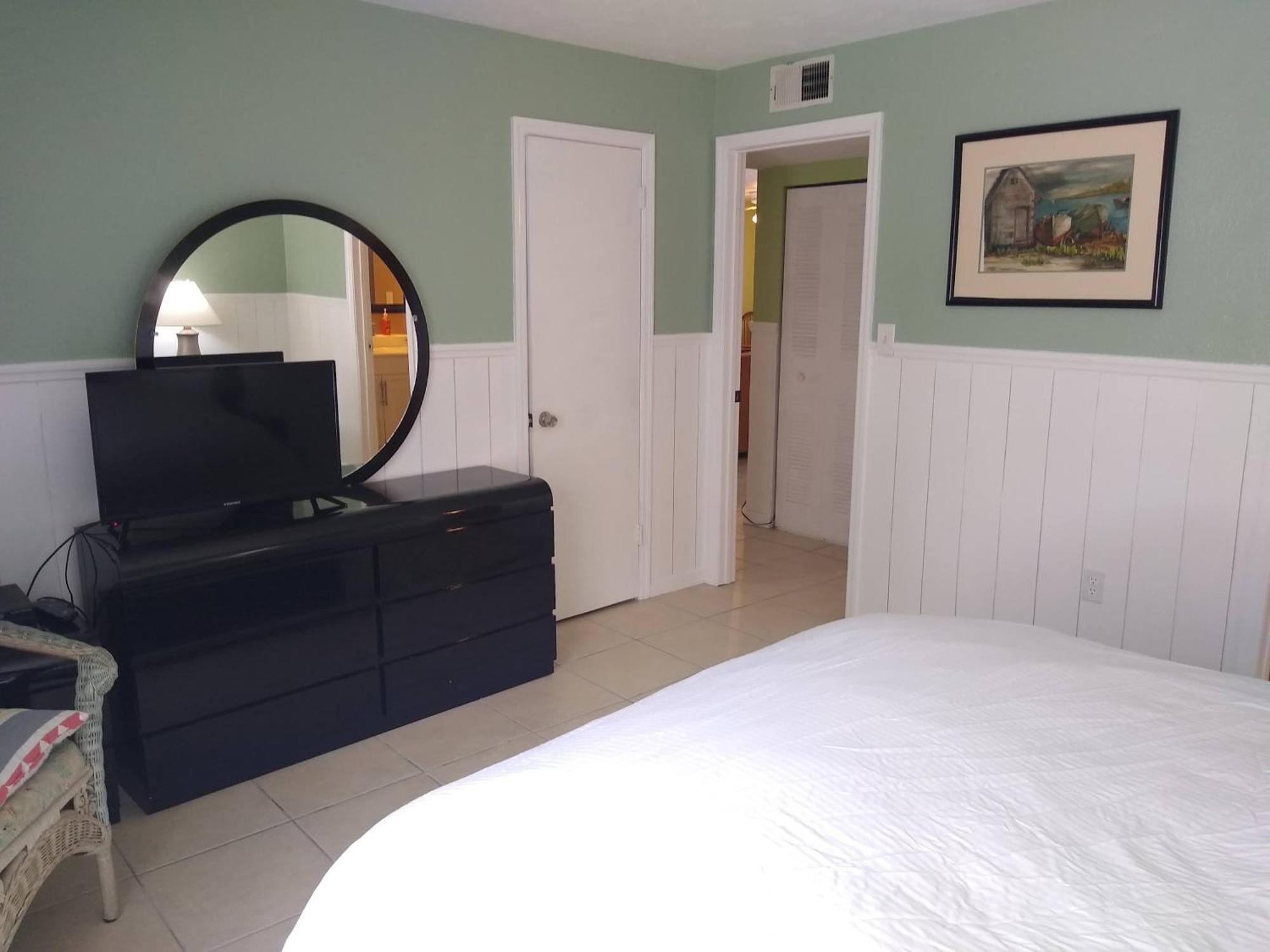 Affordable Two Bedroom Tropical Condo - Private Beach, Pools, Hot Tub St. Petersburg Luaran gambar