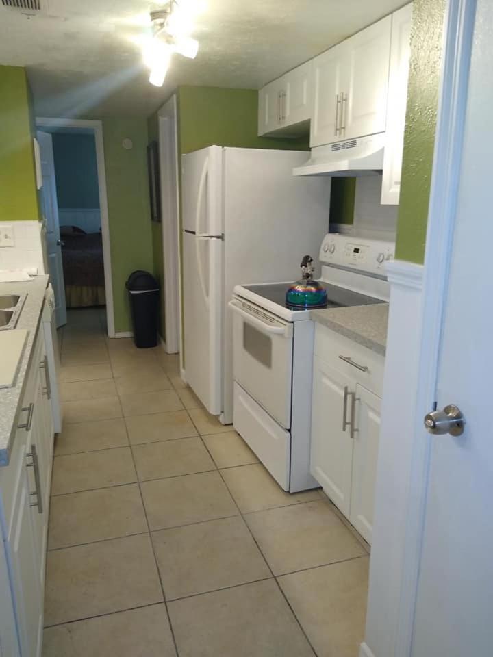 Affordable Two Bedroom Tropical Condo - Private Beach, Pools, Hot Tub St. Petersburg Luaran gambar