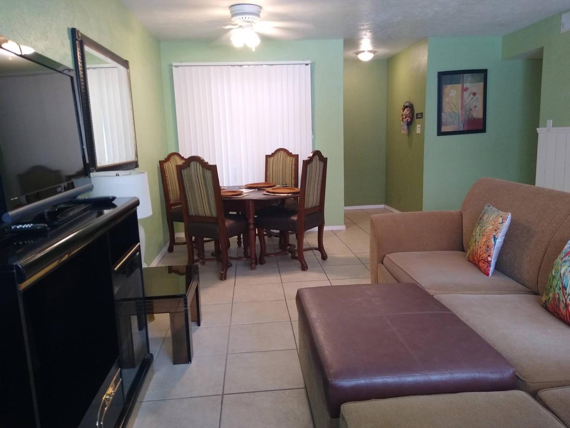 Affordable Two Bedroom Tropical Condo - Private Beach, Pools, Hot Tub St. Petersburg Luaran gambar